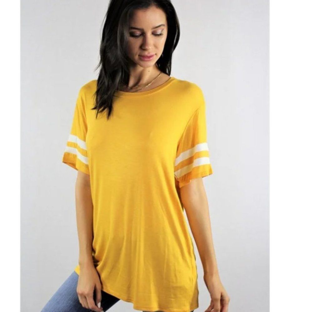 5/$20 Yellow t shirts size medium Bin f
